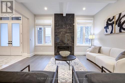 560 Woodview Road, Burlington (Roseland), ON - Indoor Photo Showing Living Room