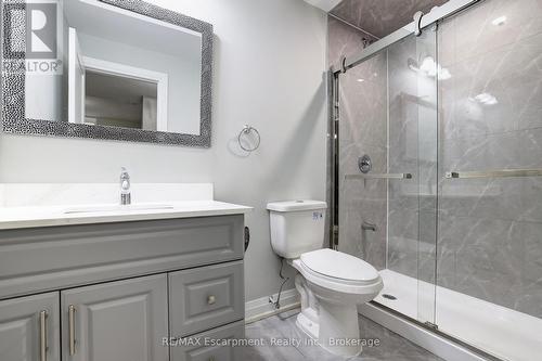 560 Woodview Road, Burlington (Roseland), ON - Indoor Photo Showing Bathroom