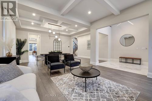 560 Woodview Road, Burlington (Roseland), ON - Indoor Photo Showing Living Room