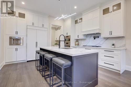 560 Woodview Road, Burlington (Roseland), ON - Indoor Photo Showing Kitchen With Upgraded Kitchen