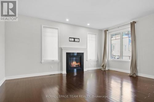 669 Gabriola Way, Ottawa, ON - Indoor Photo Showing Living Room With Fireplace