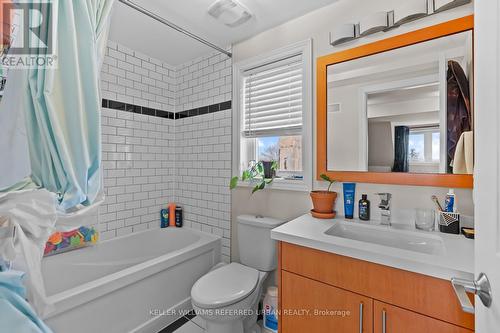 32 Castleton Avenue, Toronto, ON - Indoor Photo Showing Bathroom