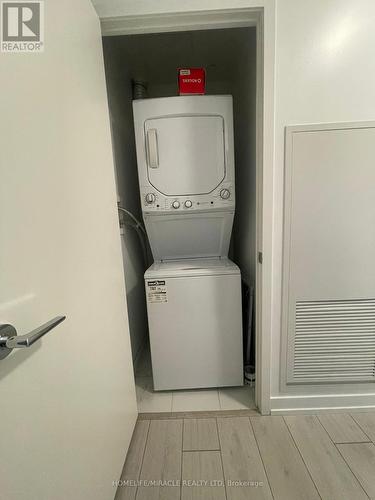 310 - 270 Dufferin Street, Toronto, ON - Indoor Photo Showing Laundry Room