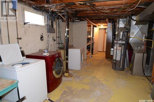 94 Dunning Crescent, Regina, SK - Indoor Photo Showing Laundry Room