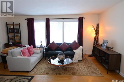 94 Dunning Crescent, Regina, SK - Indoor Photo Showing Living Room