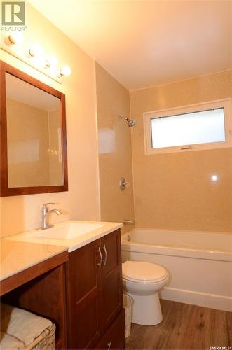 94 Dunning Crescent, Regina, SK - Indoor Photo Showing Bathroom