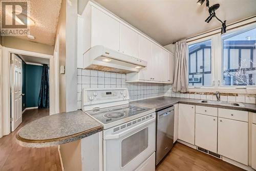 5312 Temple Road Ne, Calgary, AB - Indoor Photo Showing Kitchen