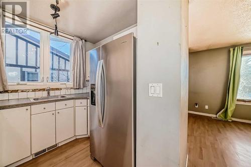 5312 Temple Road Ne, Calgary, AB - Indoor Photo Showing Kitchen