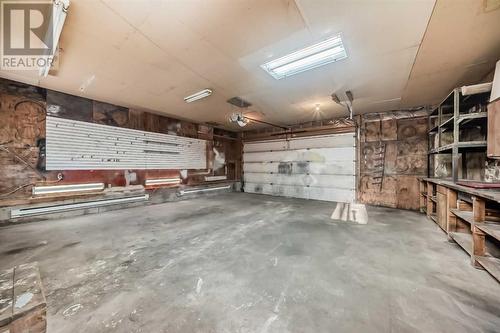 5312 Temple Road Ne, Calgary, AB - Indoor Photo Showing Garage