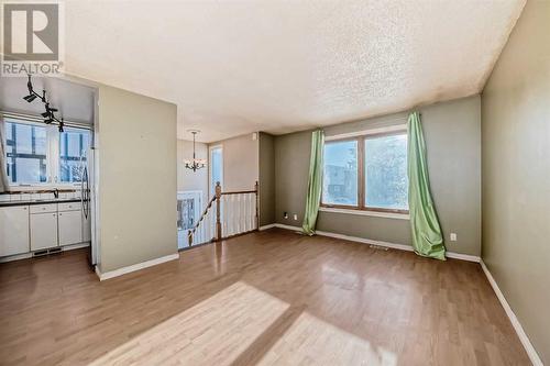 5312 Temple Road Ne, Calgary, AB - Indoor Photo Showing Other Room