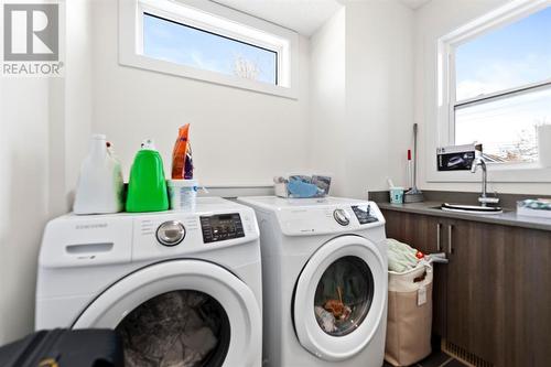 415 6 Street Ne, Calgary, AB - Indoor Photo Showing Laundry Room