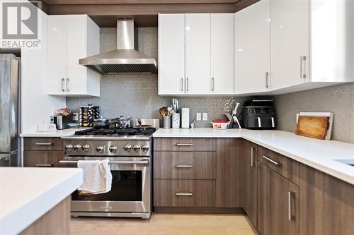 415 6 Street Ne, Calgary, AB - Indoor Photo Showing Kitchen With Upgraded Kitchen