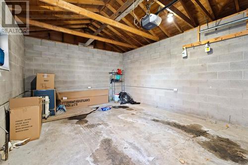 415 6 Street Ne, Calgary, AB - Indoor Photo Showing Garage