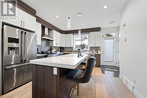 415 6 Street Ne, Calgary, AB - Indoor Photo Showing Kitchen With Upgraded Kitchen