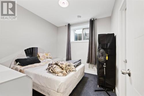 415 6 Street Ne, Calgary, AB - Indoor Photo Showing Bedroom