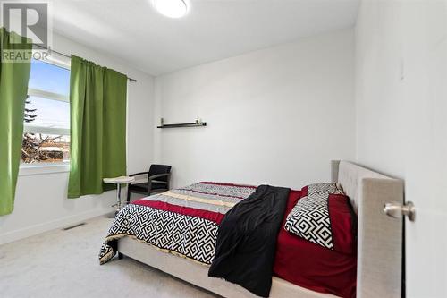 415 6 Street Ne, Calgary, AB - Indoor Photo Showing Bedroom