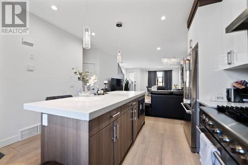 415 6 Street Ne, Calgary, AB - Indoor Photo Showing Kitchen With Upgraded Kitchen