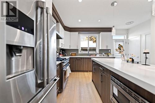 415 6 Street Ne, Calgary, AB - Indoor Photo Showing Kitchen With Upgraded Kitchen