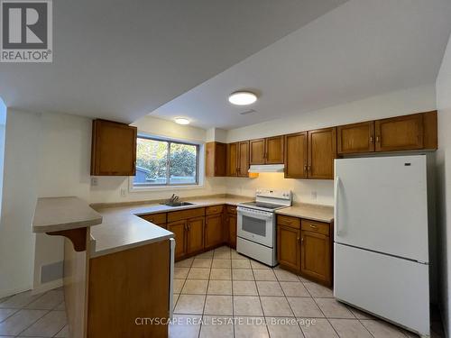 154 Hepburn Crescent, Hamilton, ON - Indoor Photo Showing Kitchen