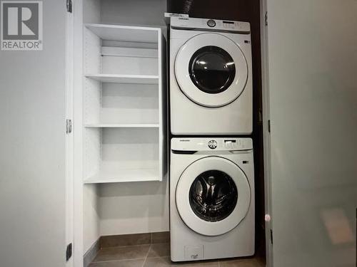 2204 2108 Gilmore Avenue, Burnaby, BC - Indoor Photo Showing Laundry Room