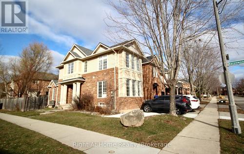 2253 Baronwood Drive, Oakville (1019 - Wm Westmount), ON - Outdoor With Facade