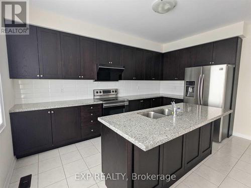 55 Conklin Crescent, Aurora, ON - Indoor Photo Showing Kitchen With Double Sink