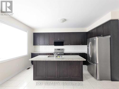 55 Conklin Crescent, Aurora, ON - Indoor Photo Showing Kitchen With Double Sink