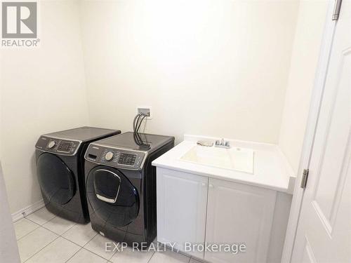 55 Conklin Crescent, Aurora, ON - Indoor Photo Showing Laundry Room