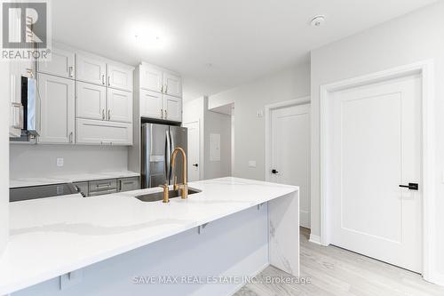 111 - 470 Gordon Krantz Avenue, Milton, ON - Indoor Photo Showing Kitchen