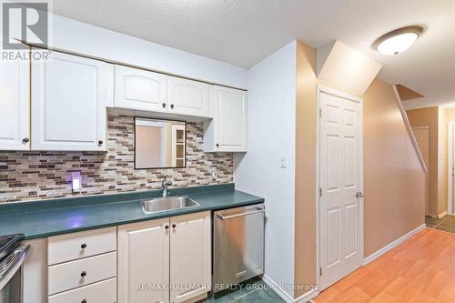 21 Montebello Lane, Ottawa, ON - Indoor Photo Showing Kitchen