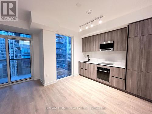 1603 - 117 Broadway Avenue, Toronto, ON - Indoor Photo Showing Kitchen