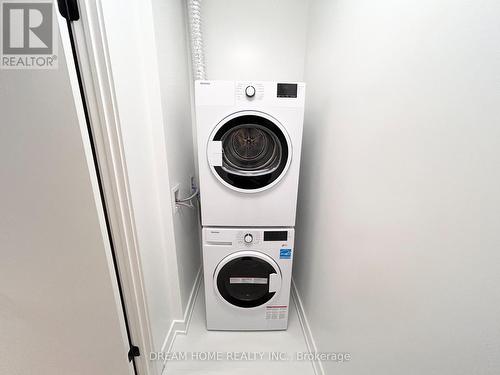 1603 - 117 Broadway Avenue, Toronto, ON - Indoor Photo Showing Laundry Room