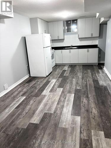 43 Executive Court, Brampton, ON - Indoor Photo Showing Kitchen