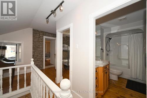 305 Centre Street, Prescott, ON - Indoor Photo Showing Bathroom