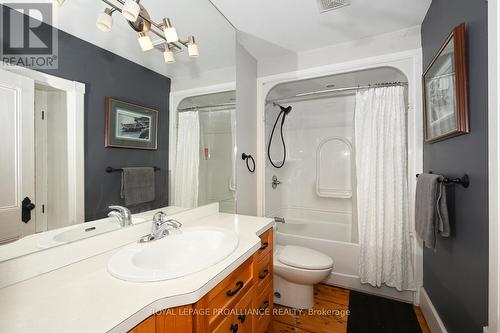 305 Centre Street, Prescott, ON - Indoor Photo Showing Bathroom