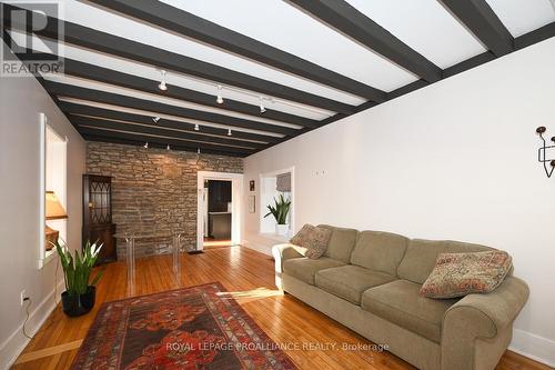 305 Centre Street, Prescott, ON - Indoor Photo Showing Living Room