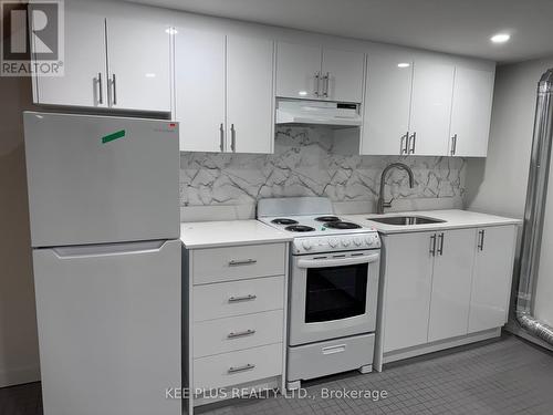 48 Bellamy B2 Road, Toronto, ON - Indoor Photo Showing Kitchen