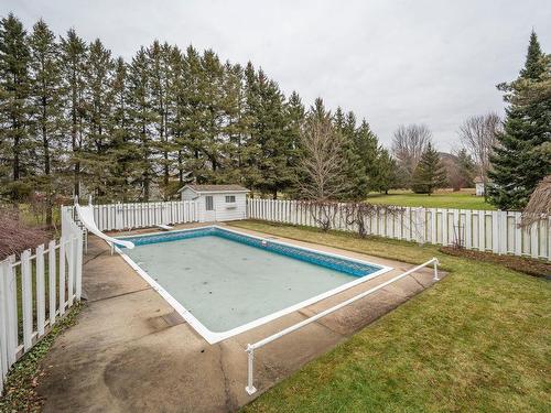 Pool - 190 Rg De La Montagne, Mont-Saint-Grégoire, QC - Outdoor With In Ground Pool With Backyard