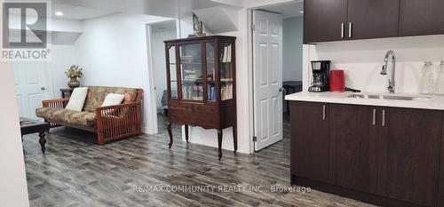 236 Mossbrook Square, Pickering, ON - Indoor Photo Showing Kitchen