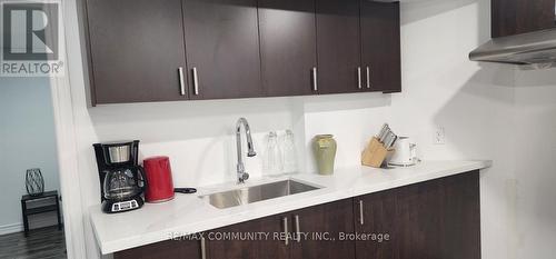 236 Mossbrook Square, Pickering, ON - Indoor Photo Showing Kitchen