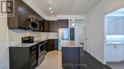 3702 - 223 Webb Drive, Mississauga, ON - Indoor Photo Showing Kitchen With Upgraded Kitchen