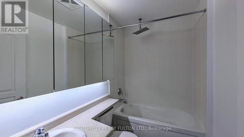 3702 - 223 Webb Drive, Mississauga, ON - Indoor Photo Showing Bathroom