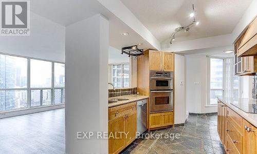 2508 - 24 Wellesley Street W, Toronto, ON - Indoor Photo Showing Kitchen