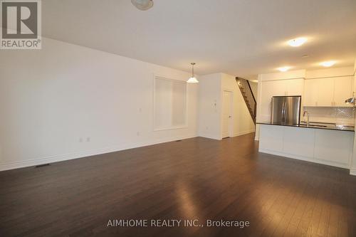 3 Terrain Court, East Gwillimbury, ON - Indoor Photo Showing Kitchen