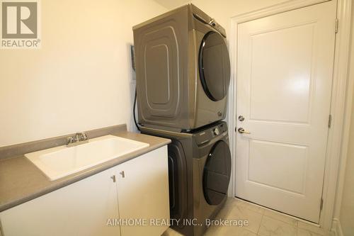 3 Terrain Court, East Gwillimbury, ON - Indoor Photo Showing Laundry Room