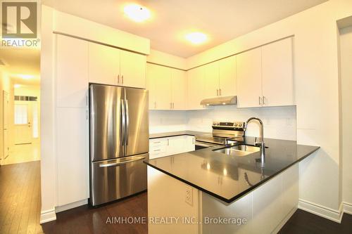 3 Terrain Court, East Gwillimbury, ON - Indoor Photo Showing Kitchen With Double Sink