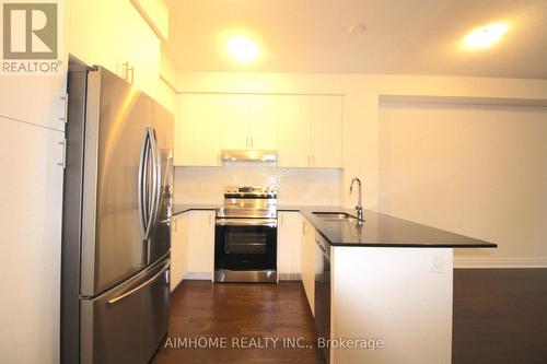 3 Terrain Court, East Gwillimbury, ON - Indoor Photo Showing Kitchen With Upgraded Kitchen