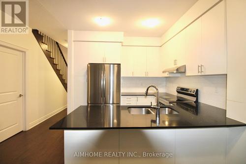 3 Terrain Court, East Gwillimbury, ON - Indoor Photo Showing Kitchen With Double Sink