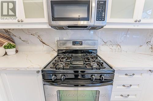 2092 Golden Orchard Trail, Oakville, ON - Indoor Photo Showing Kitchen