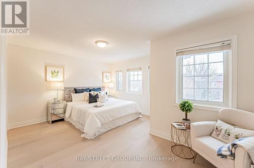 2092 Golden Orchard Trail, Oakville, ON - Indoor Photo Showing Bedroom